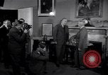 Standbild Präsident Truman und Gen George Marshall C Washington DC USA, 1947, aus Sekunde 49 historischem Filmmaterial Videoclip 65675035905