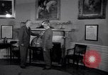 Standbild Präsident Truman und Gen George Marshall C Washington DC USA, 1947, aus Sekunde 58 historischem Filmmaterial Videoclip 65675035905