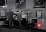 Standbild Präsident Truman und Gen George Marshall C Washington DC USA, 1947, aus Sekunde 59 historischem Filmmaterial Videoclip 65675035905