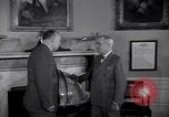 Standbild Präsident Truman und Gen George Marshall C Washington DC USA, 1947, aus Sekunde 60 historischem Filmmaterial Videoclip 65675035905