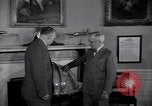 Standbild Präsident Truman und Gen George Marshall C Washington DC USA, 1947, aus Sekunde 62 historischem Filmmaterial Videoclip 65675035905