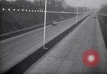 Standbild Autos und Kraftstoffpumpen Frankreich, 1954, aus Sekunde 11 historischem Filmmaterial Videoclip 65675035918