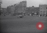Standbild Autos und Kraftstoffpumpen Frankreich, 1954, aus Sekunde 14 historischem Filmmaterial Videoclip 65675035918