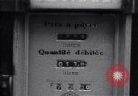 Standbild Autos und Kraftstoffpumpen Frankreich, 1954, aus Sekunde 23 historischem Filmmaterial Videoclip 65675035918