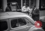 Standbild Autos und Kraftstoffpumpen Frankreich, 1954, aus Sekunde 24 historischem Filmmaterial Videoclip 65675035918