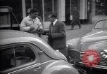 Standbild Autos und Kraftstoffpumpen Frankreich, 1954, aus Sekunde 26 historischem Filmmaterial Videoclip 65675035918