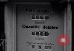 Standbild Autos und Kraftstoffpumpen Frankreich, 1954, aus Sekunde 34 historischem Filmmaterial Videoclip 65675035918