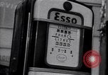 Standbild Autos und Kraftstoffpumpen Frankreich, 1954, aus Sekunde 36 historischem Filmmaterial Videoclip 65675035918