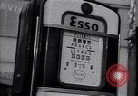 Standbild Autos und Kraftstoffpumpen Frankreich, 1954, aus Sekunde 37 historischem Filmmaterial Videoclip 65675035918