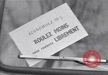 Standbild Autos und Kraftstoffpumpen Frankreich, 1954, aus Sekunde 45 historischem Filmmaterial Videoclip 65675035918