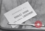 Standbild Autos und Kraftstoffpumpen Frankreich, 1954, aus Sekunde 46 historischem Filmmaterial Videoclip 65675035918