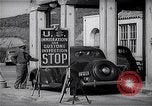 Standbild US-Zollbehörden bei Tijuana Grenze Tijuana Mexico, 1939, aus Sekunde 7 historischem Filmmaterial Videoclip 65675035921