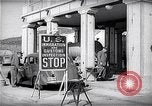 Standbild US-Zollbehörden bei Tijuana Grenze Tijuana Mexico, 1939, aus Sekunde 41 historischem Filmmaterial Videoclip 65675035921