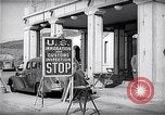 Standbild US-Zollbehörden bei Tijuana Grenze Tijuana Mexico, 1939, aus Sekunde 46 historischem Filmmaterial Videoclip 65675035921