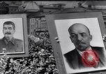 Immagine di La giornata del lavoro celebrazioni Mosca Russia Unione Sovietica, 1952, secondo 59 filmato di repertorio 65675035931