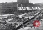 Standbild May Day Parade Polen, 1952, aus Sekunde 3 historischem Filmmaterial Videoclip 65675035932