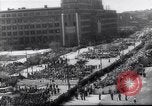 Standbild May Day Parade Polen, 1952, aus Sekunde 6 historischem Filmmaterial Videoclip 65675035932