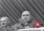 Standbild May Day Parade Polen, 1952, aus Sekunde 12 historischem Filmmaterial Videoclip 65675035932