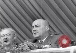 Standbild May Day Parade Polen, 1952, aus Sekunde 15 historischem Filmmaterial Videoclip 65675035932