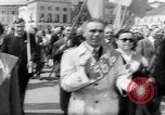 Standbild May Day Parade Polen, 1952, aus Sekunde 18 historischem Filmmaterial Videoclip 65675035932