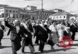 Standbild May Day Parade Polen, 1952, aus Sekunde 20 historischem Filmmaterial Videoclip 65675035932