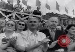 Standbild May Day Parade Polen, 1952, aus Sekunde 31 historischem Filmmaterial Videoclip 65675035932