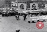 Standbild May Day Parade Polen, 1952, aus Sekunde 35 historischem Filmmaterial Videoclip 65675035932