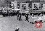 Standbild May Day Parade Polen, 1952, aus Sekunde 36 historischem Filmmaterial Videoclip 65675035932