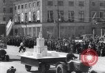 Standbild May Day Parade Polen, 1952, aus Sekunde 41 historischem Filmmaterial Videoclip 65675035932