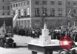Standbild May Day Parade Polen, 1952, aus Sekunde 44 historischem Filmmaterial Videoclip 65675035932