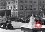 Standbild May Day Parade Polen, 1952, aus Sekunde 46 historischem Filmmaterial Videoclip 65675035932