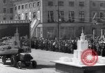 Standbild May Day Parade Polen, 1952, aus Sekunde 47 historischem Filmmaterial Videoclip 65675035932