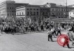 Standbild May Day Parade Polen, 1952, aus Sekunde 49 historischem Filmmaterial Videoclip 65675035932