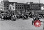 Standbild May Day Parade Polen, 1952, aus Sekunde 50 historischem Filmmaterial Videoclip 65675035932