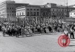 Standbild May Day Parade Polen, 1952, aus Sekunde 51 historischem Filmmaterial Videoclip 65675035932
