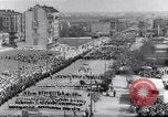 Standbild May Day Parade Polen, 1952, aus Sekunde 52 historischem Filmmaterial Videoclip 65675035932