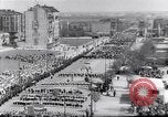 Standbild May Day Parade Polen, 1952, aus Sekunde 55 historischem Filmmaterial Videoclip 65675035932