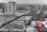 Standbild May Day Parade Polen, 1952, aus Sekunde 56 historischem Filmmaterial Videoclip 65675035932