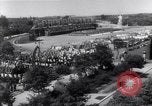 Standbild May Day Parade Polen, 1952, aus Sekunde 58 historischem Filmmaterial Videoclip 65675035932