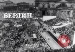 Standbild Mai Tag feiern Berlin East Deutschland, 1952, aus Sekunde 3 historischem Filmmaterial Videoclip 65675035935