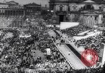 Standbild Mai Tag feiern Berlin East Deutschland, 1952, aus Sekunde 7 historischem Filmmaterial Videoclip 65675035935
