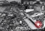 Standbild Mai Tag feiern Berlin East Deutschland, 1952, aus Sekunde 10 historischem Filmmaterial Videoclip 65675035935
