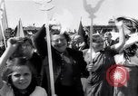 Standbild Mai Tag feiern Berlin East Deutschland, 1952, aus Sekunde 32 historischem Filmmaterial Videoclip 65675035935