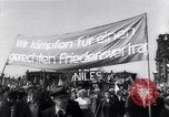 Standbild Mai Tag feiern Berlin East Deutschland, 1952, aus Sekunde 48 historischem Filmmaterial Videoclip 65675035935