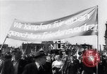 Standbild Mai Tag feiern Berlin East Deutschland, 1952, aus Sekunde 49 historischem Filmmaterial Videoclip 65675035935