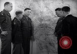 Immagine di Generale Van Fleet Atene GRECIA, 1948, secondo 28 filmato di repertorio 65675035937