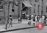 Standbild Brot Verteilung während der Großen Depression Tennessee United States USA, 1936, aus Sekunde 9 historischem Filmmaterial Videoclip 65675035962