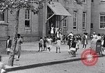 Standbild Brot Verteilung während der Großen Depression Tennessee United States USA, 1936, aus Sekunde 10 historischem Filmmaterial Videoclip 65675035962