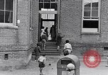 Standbild Brot Verteilung während der Großen Depression Tennessee United States USA, 1936, aus Sekunde 16 historischem Filmmaterial Videoclip 65675035962