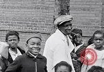Standbild Brot Verteilung während der Großen Depression Tennessee United States USA, 1936, aus Sekunde 30 historischem Filmmaterial Videoclip 65675035962
